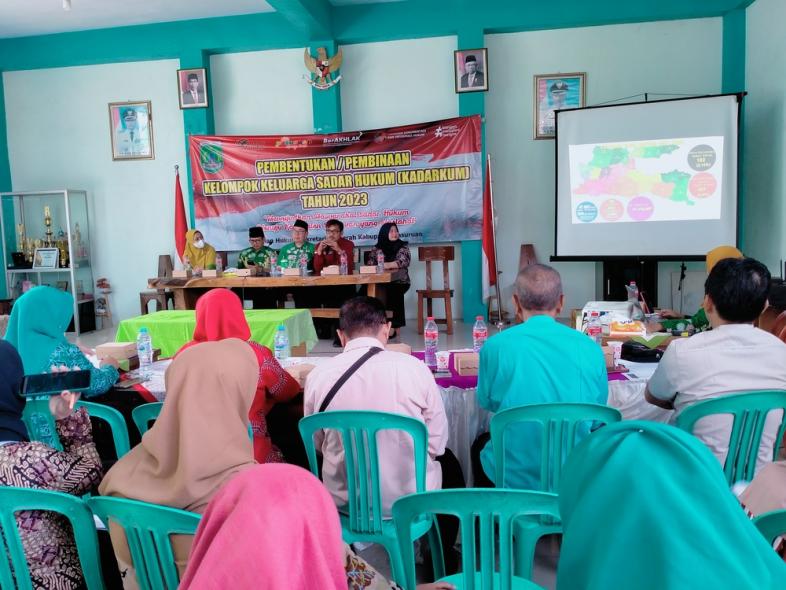 Pembentukan/Pembinaan Kelompok Keluarga Sadar Hukum (KADARKUM), Balai Desa Pleret Kecamatan Pohjentrek, 13 Juli 2023