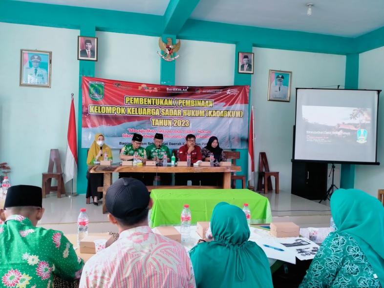 Pembentukan/Pembinaan Kelompok Keluarga Sadar Hukum (KADARKUM), Balai Desa Pleret Kecamatan Pohjentrek, 13 Juli 2023